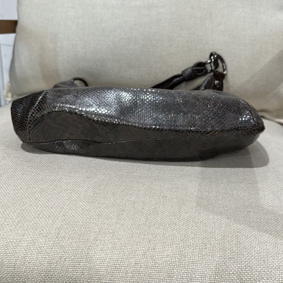 Brown and grey Coach purse with snack embossing - Picture 4 of 5